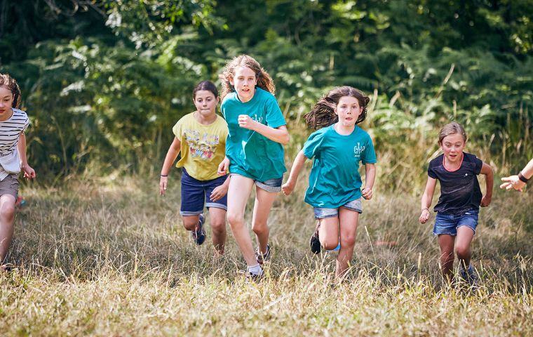 Children running 